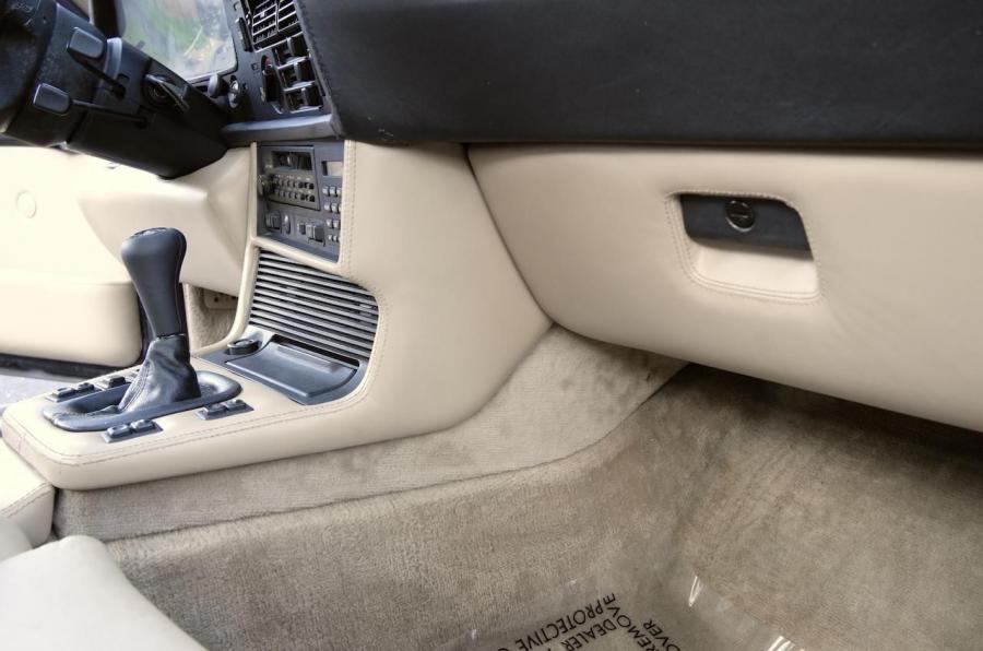 Детали интерьера BMW M6 (E24) 1988 года  (NA) (фото 55 из 158)